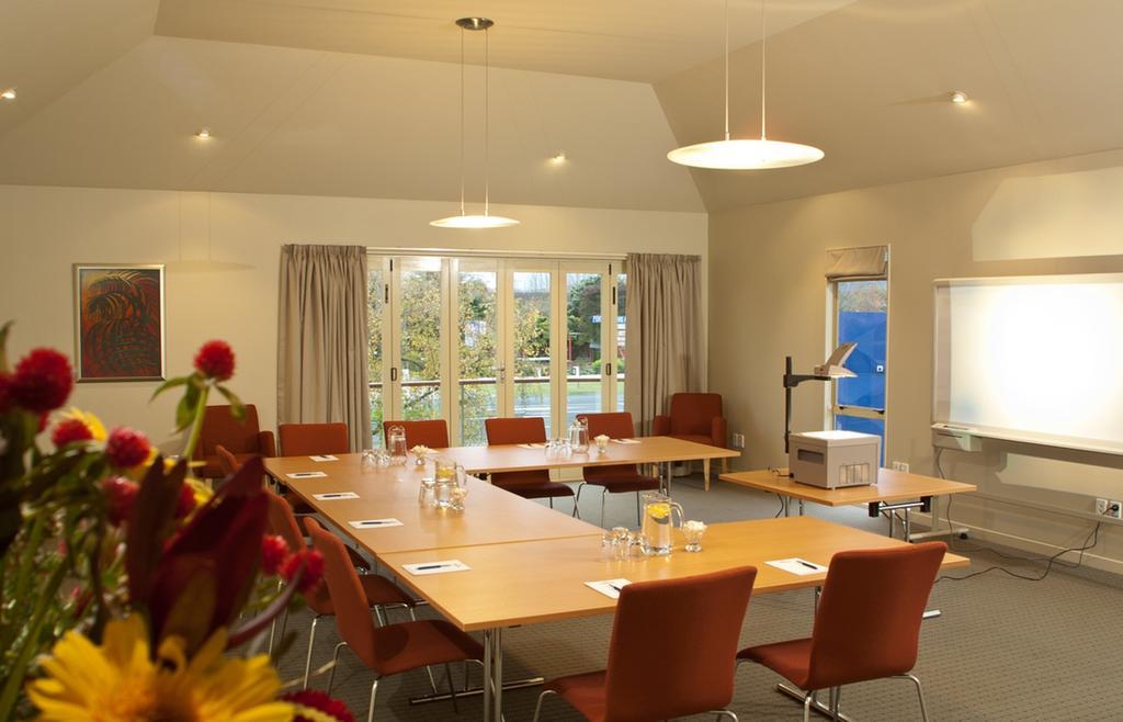 Regal Palms Resort Роторуа Екстер'єр фото The meeting room at the Lodge