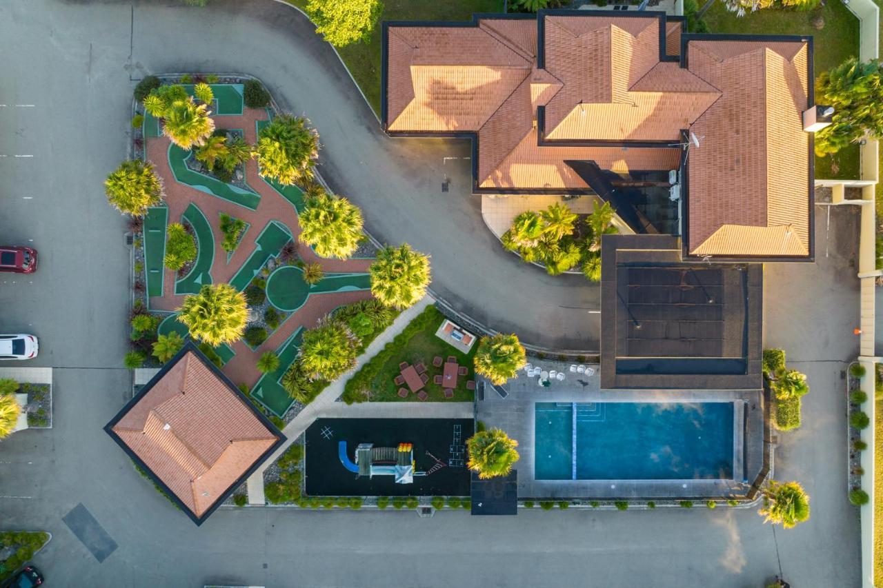 Regal Palms Resort Роторуа Екстер'єр фото Aerial view of the clubhouse